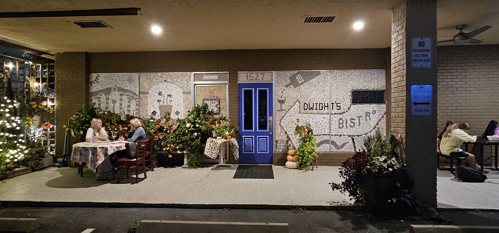 Dwight's Bistro