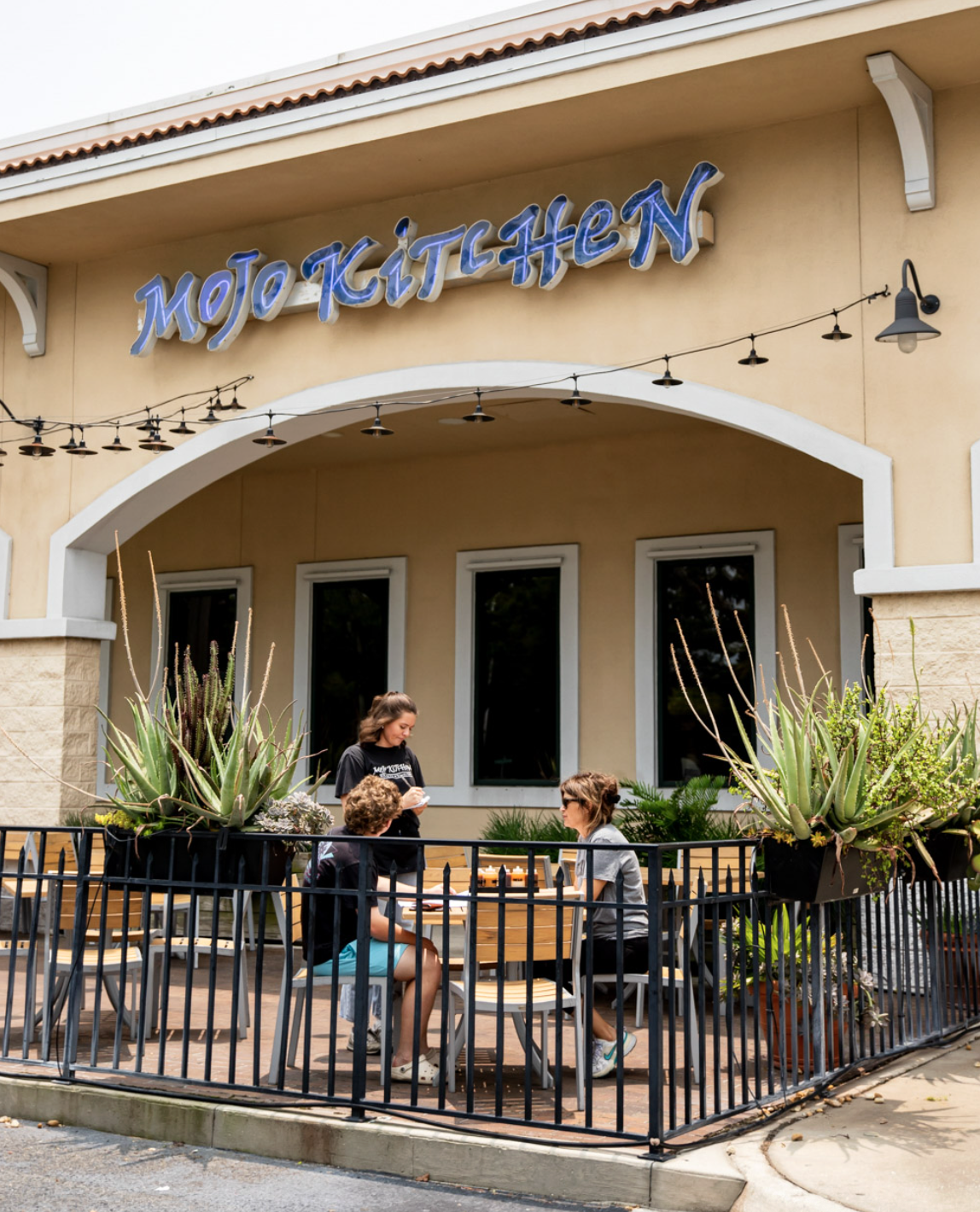 Mojo Kitchen, BBQ Pit & Blues Bar